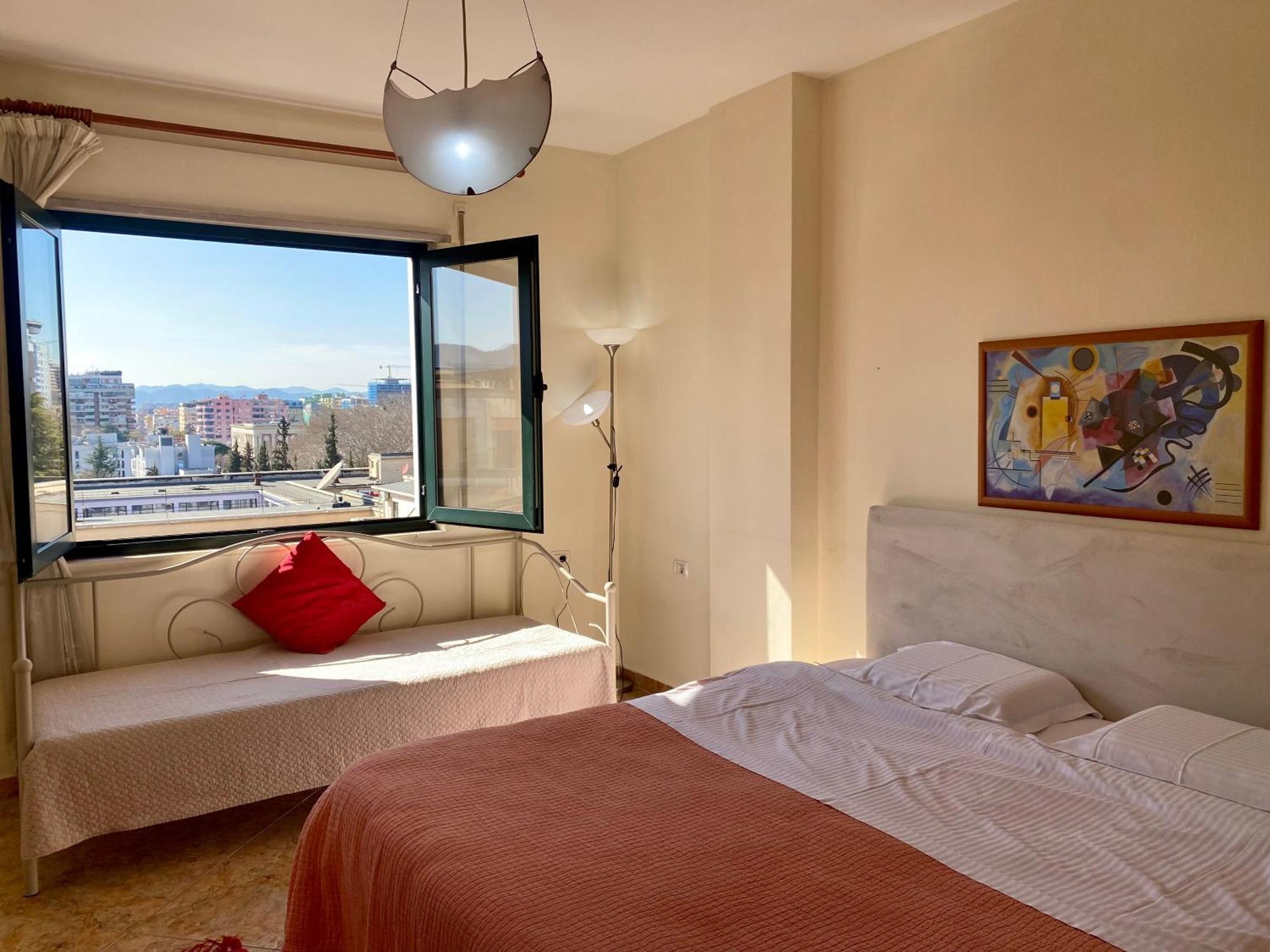 Rtsh Apartment Tirana Esterno foto