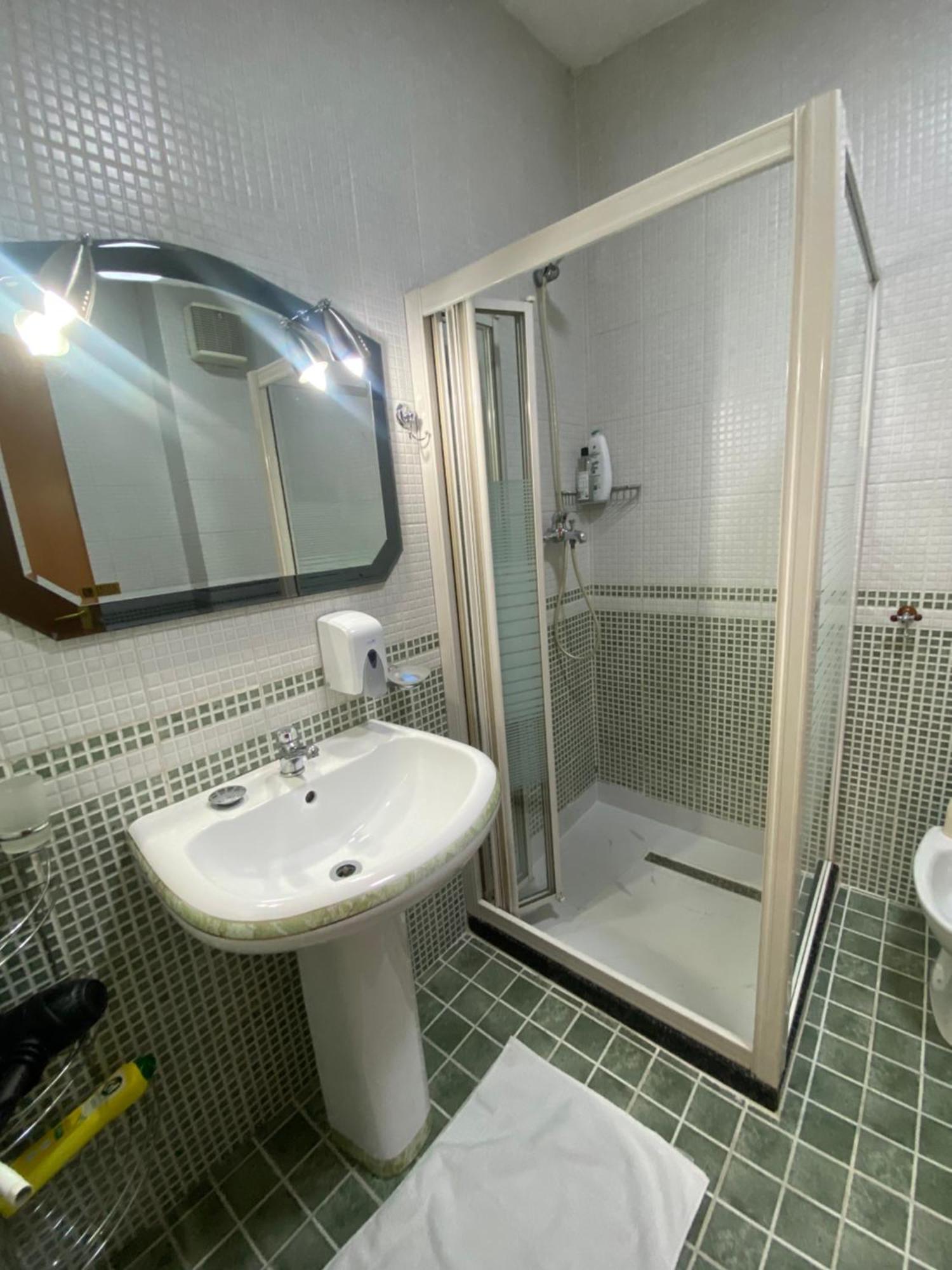 Rtsh Apartment Tirana Esterno foto